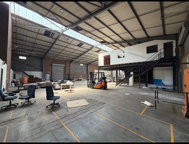 1,760M² WAREHOUSE TO LET IN KYALAMI